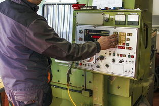 数控机床学徒vs机械厂售后服务与设备销售 哪个职业发展更好？